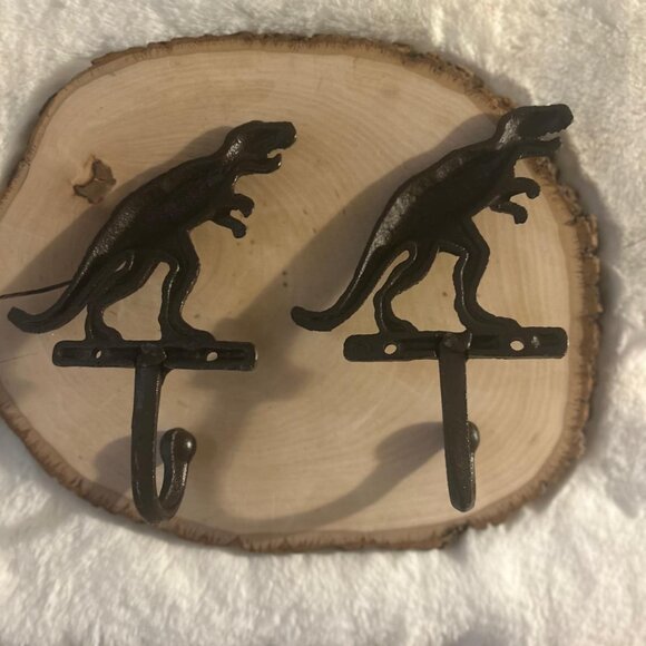 Set of 2 Cast Iron Dinosaur Wall Hooks – Rustic T-Rex Home Decor - Picture 3 of 3